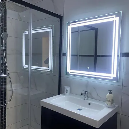 Le 202 De La Gare: Neuf Et Climatise Apartmán *