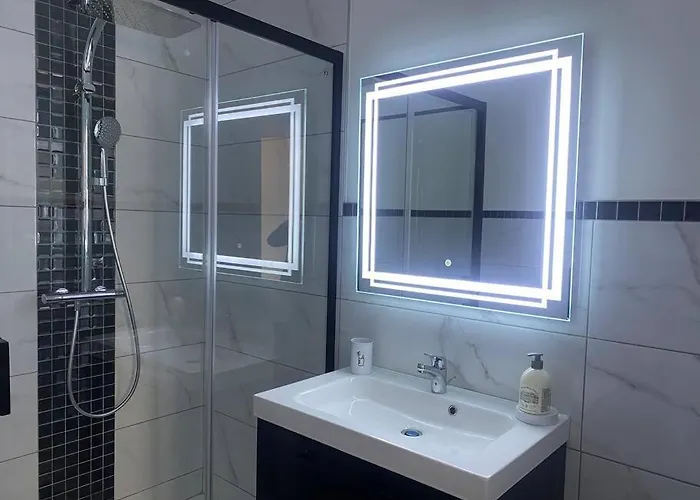 Le 202 De La Gare: Neuf Et Climatise Appartement *