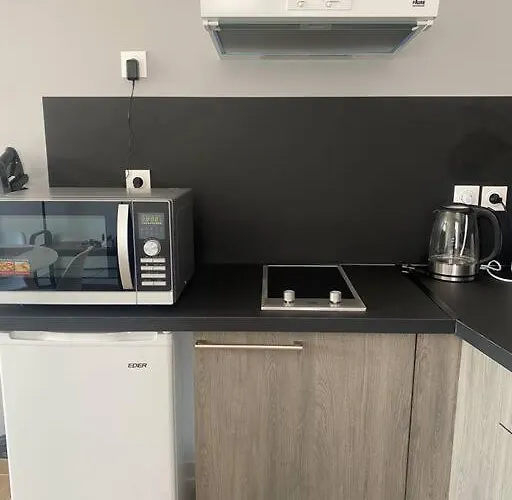 Le 202 De La Gare: Neuf Et Climatise Appartement *