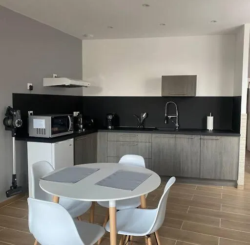 Appartement Le 202 De La Gare: Neuf Et Climatise